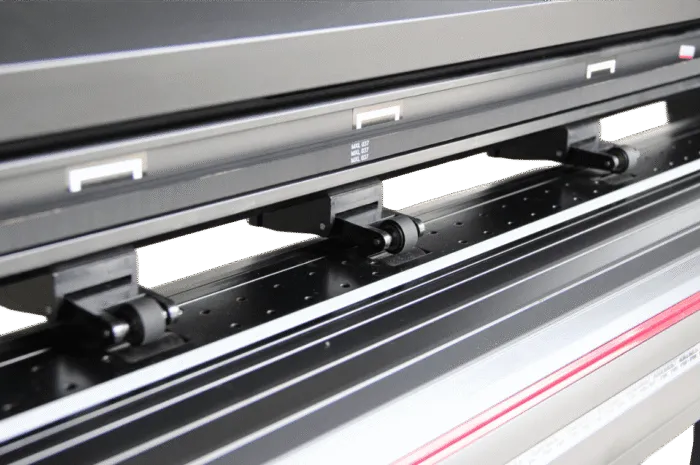 Close-up of the Liyu DF Series vinyl cutting plotter’s cutting area